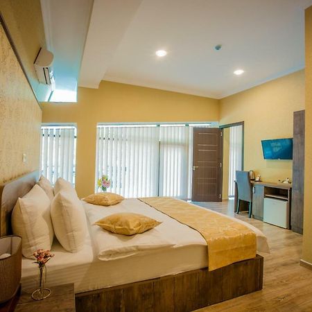 Hotel Comfort Tbilisi Ngoại thất bức ảnh