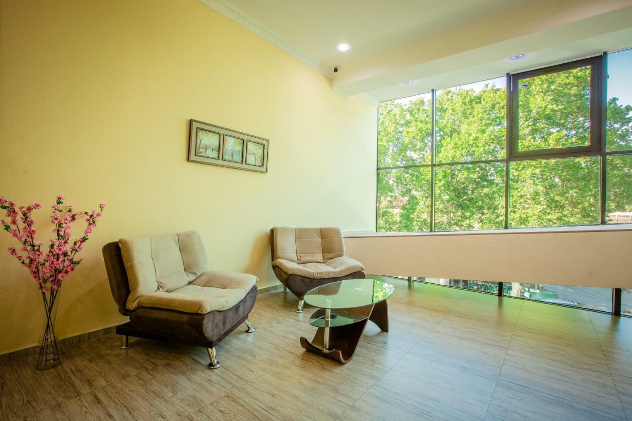 Hotel Comfort Tbilisi Ngoại thất bức ảnh